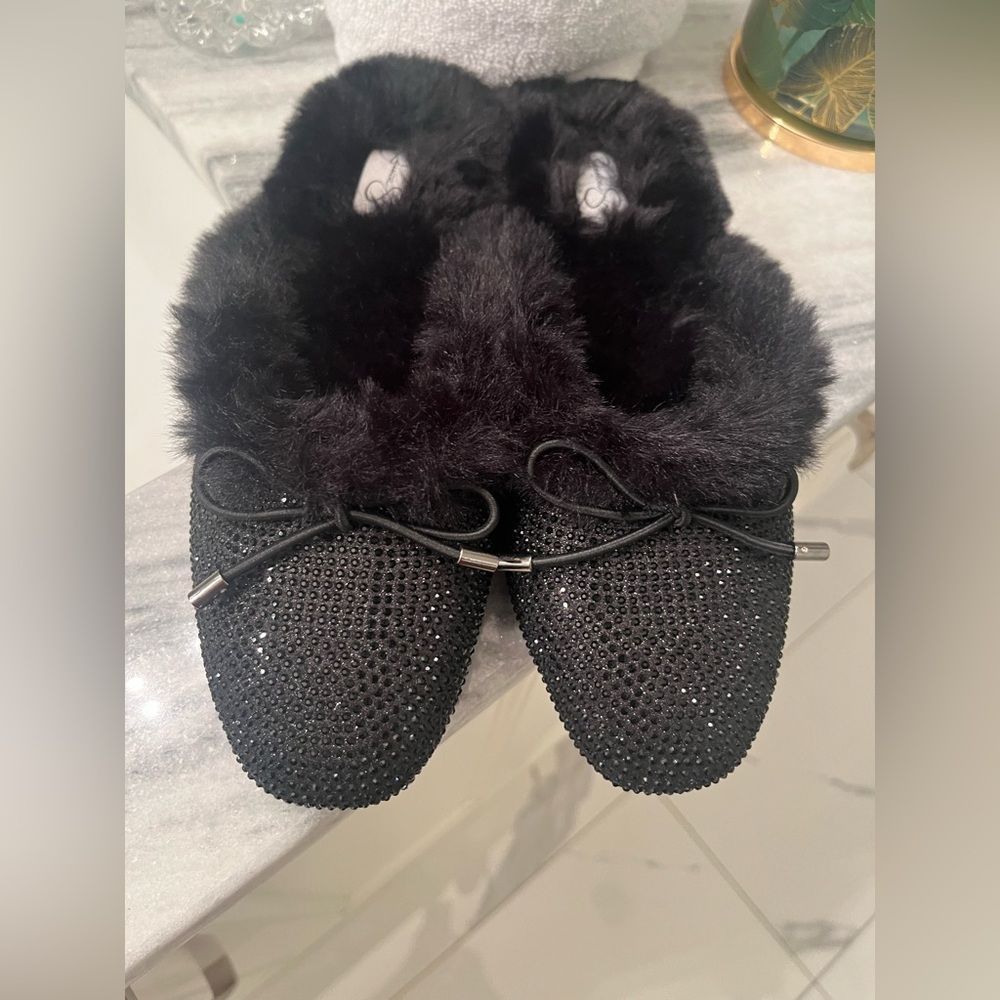 Sparkling and fur glamorous, elegant Jessica Simpson slippers, size 7 to 7 1/2🌹